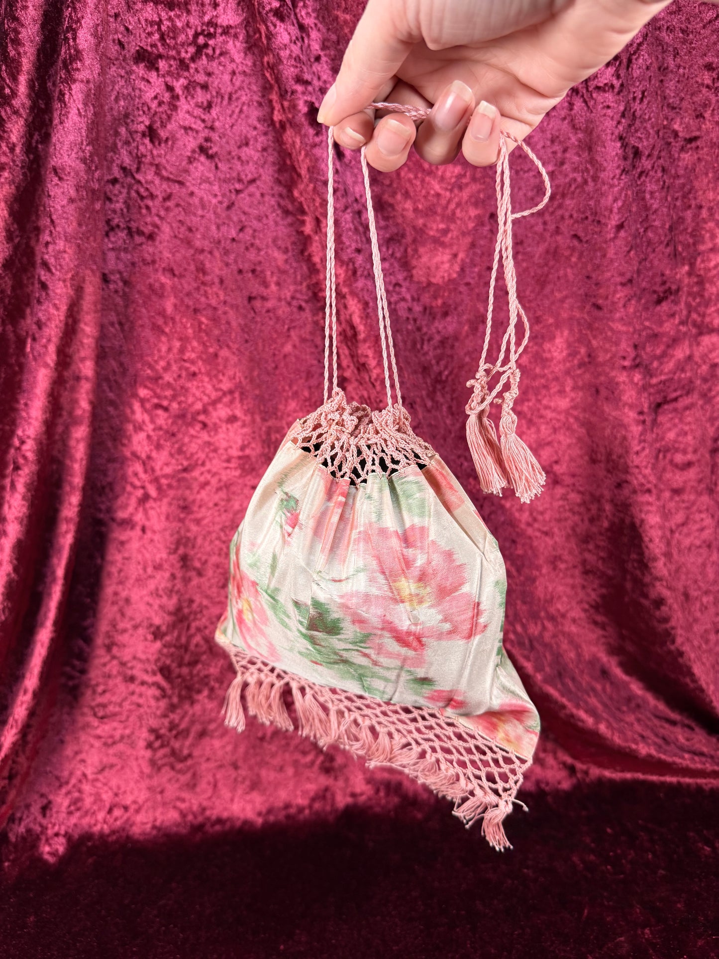 Vintage Floral Fabric Handbag – Crochet Trim Tassel Pouch