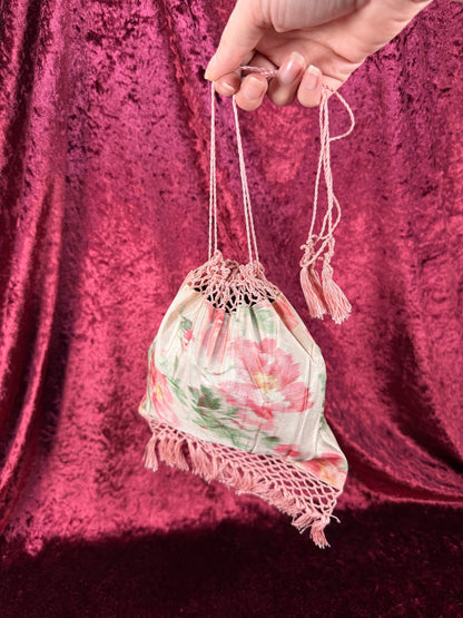 Vintage Floral Fabric Handbag – Crochet Trim Tassel Pouch