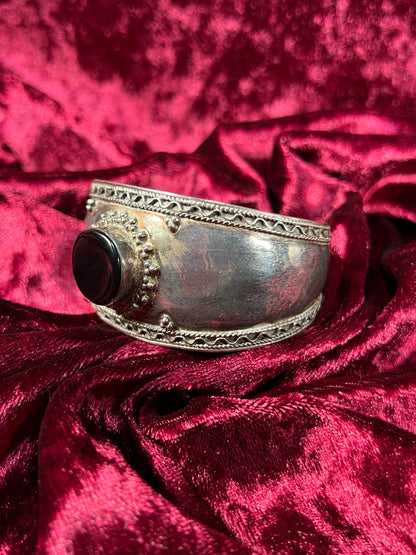 Vintage Jewelry - Cuff Bracelet - 925 Silver - Onyx Center Stone
