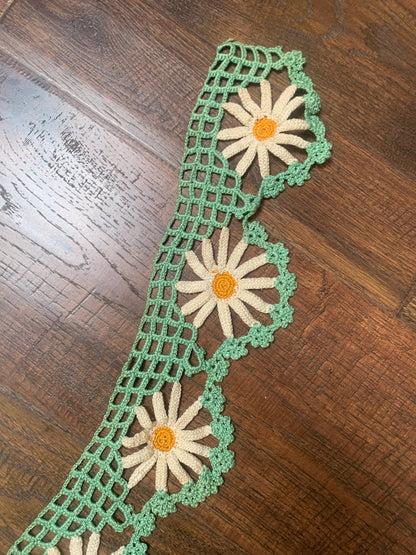 Vintage Trimmings - Crochet Daisies Collar