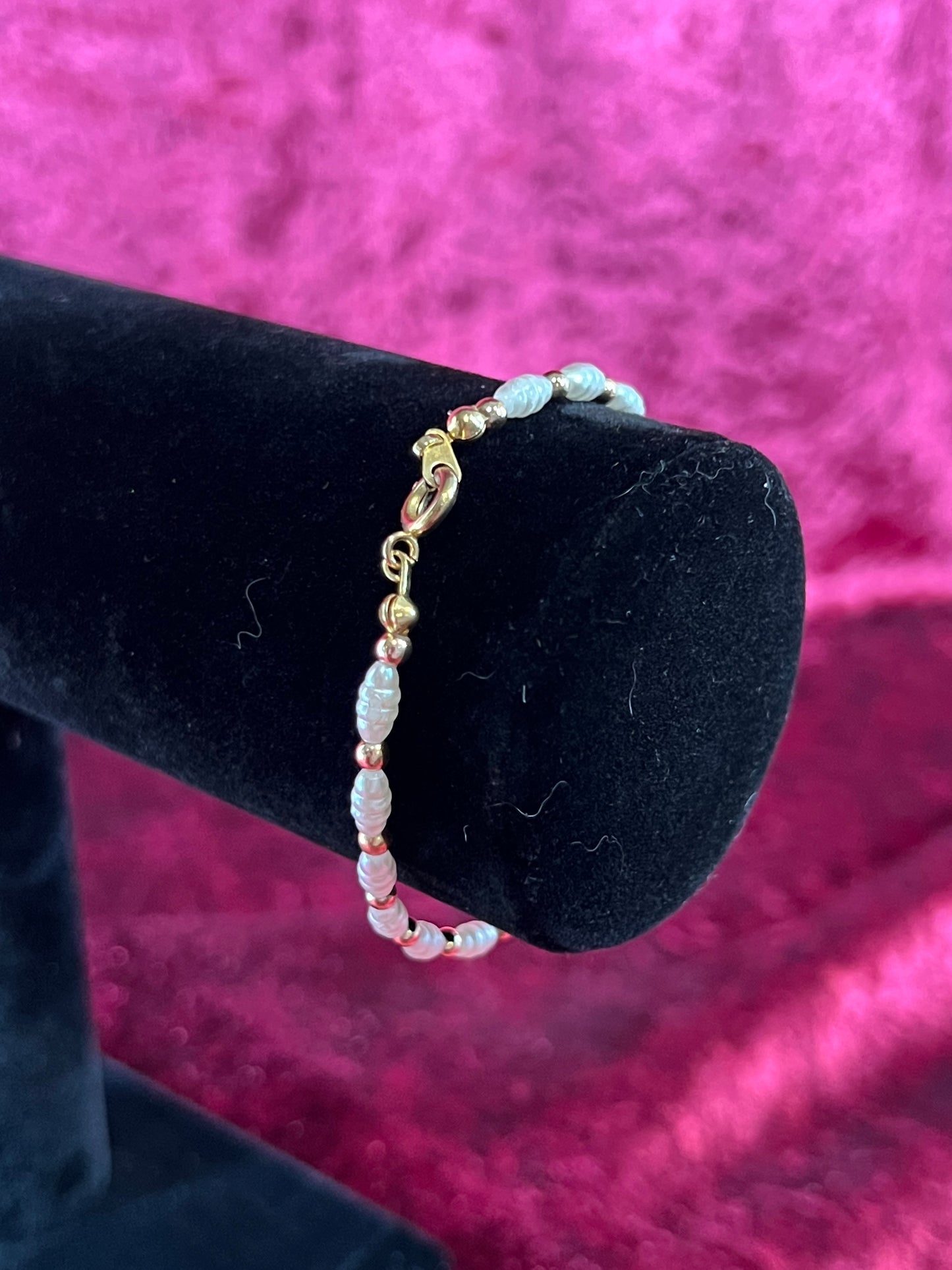 Vintage Jewelry - Bracelet - Gold Tone - Dainty Faux Pearls - 7.25"