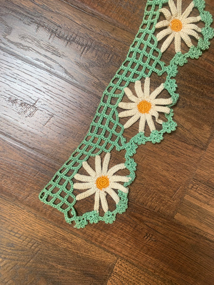 Vintage Trimmings - Crochet Daisies Collar