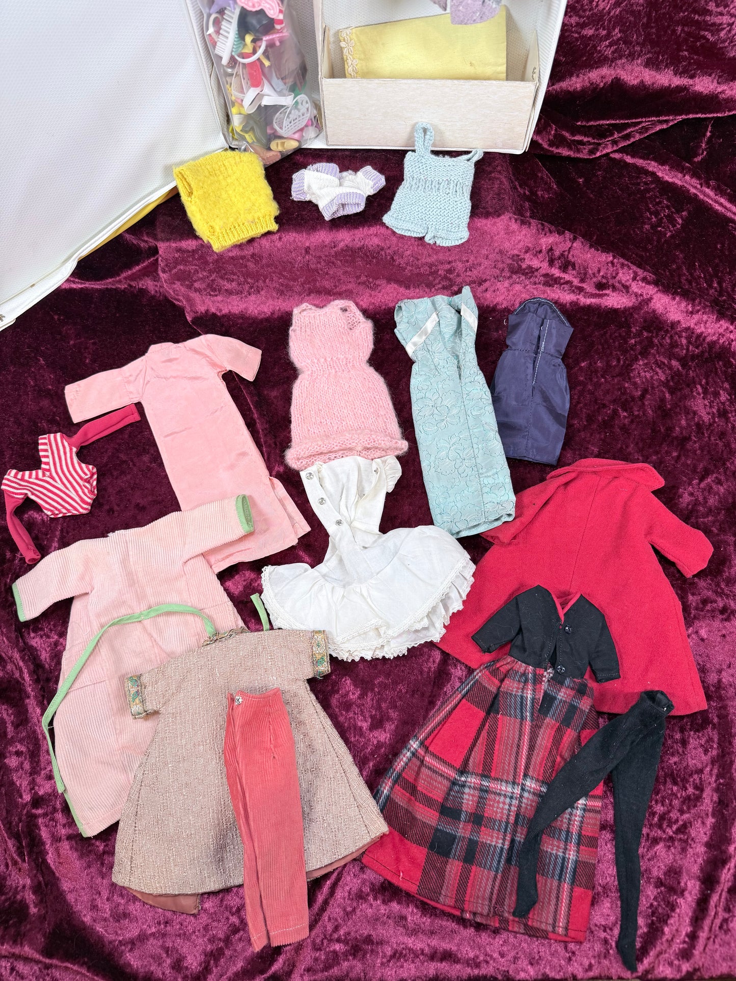 Vintage Vinyl Fashion Doll Case – Mixed Barbie Clothing, Shoes & Accessories
