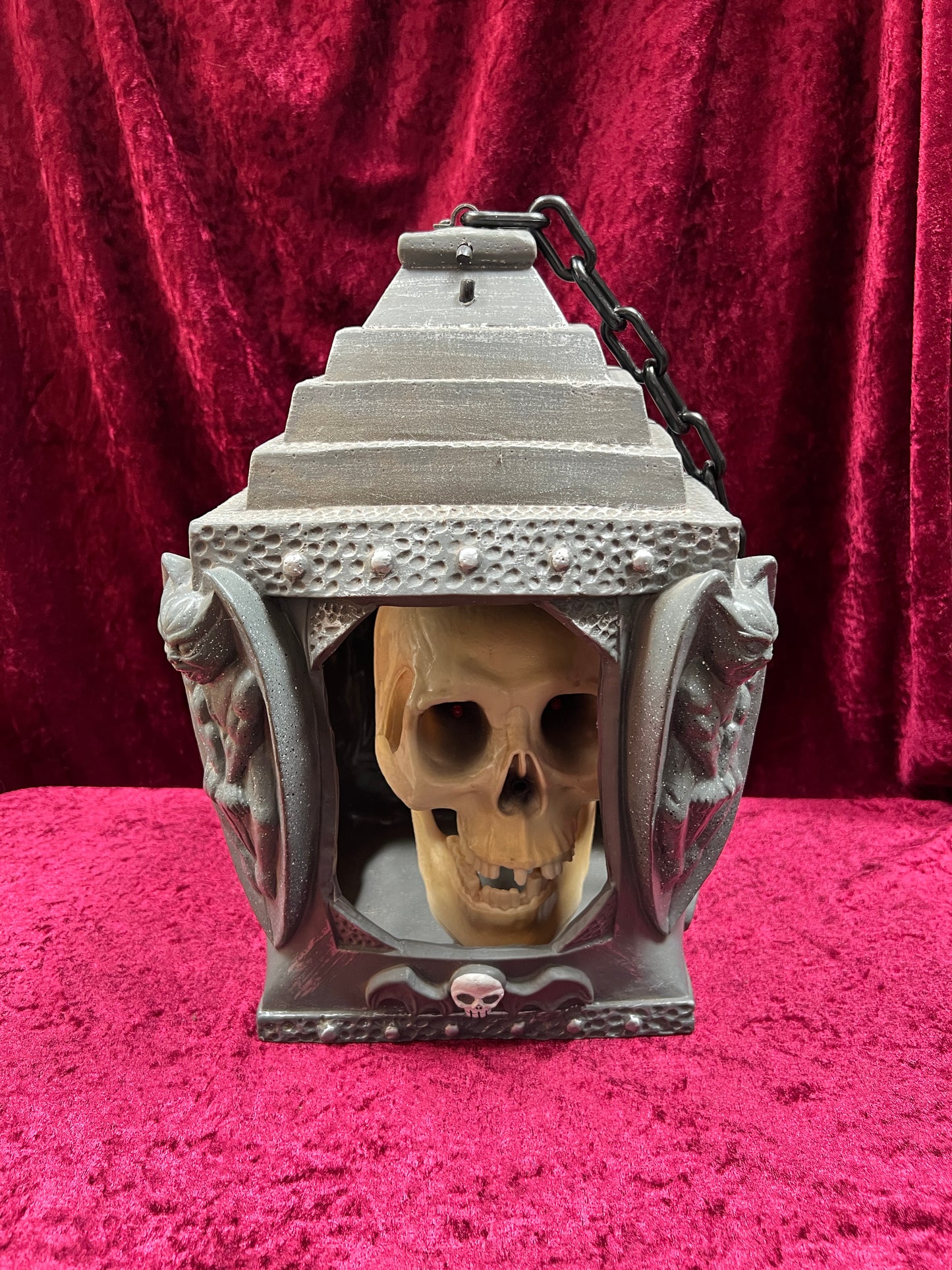 Vintage Halloween - Hanging Animatronic - Red-Eyed Talking Skull in Lantern