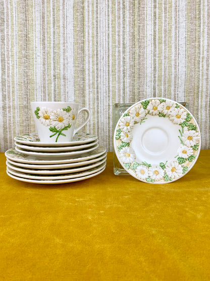 Retro Metlox Poppytrail Sculptural Daisy Breakfast Set - Made In California