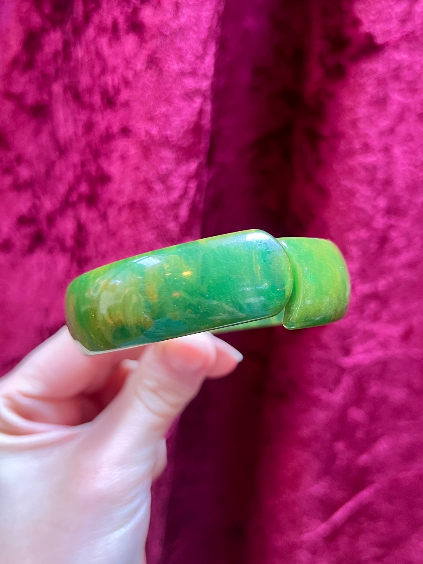 Vintage Jewelry - Chunky Bangle Bracelet - Marbled Spinach Green Bakelite