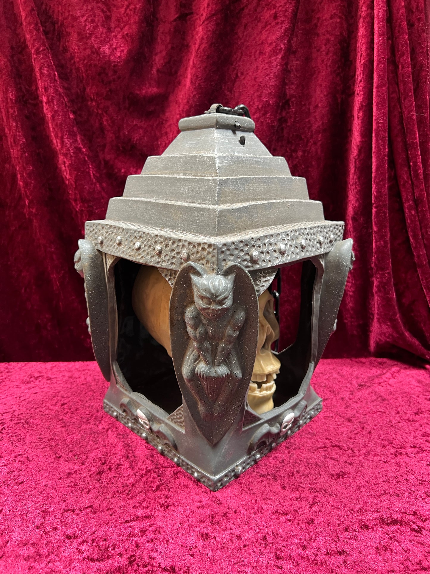 Vintage Halloween - Hanging Animatronic - Red-Eyed Talking Skull in Lantern