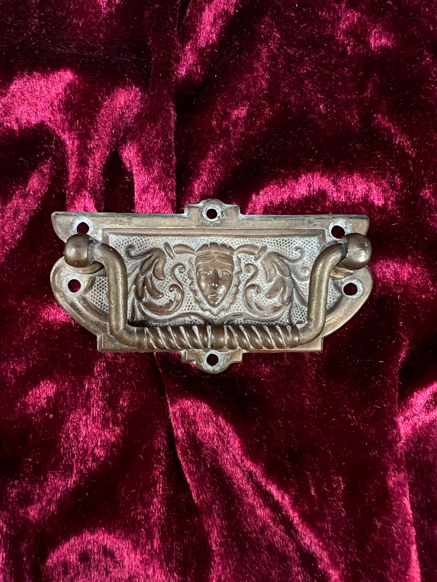 Antique Brass Drawer Pull - Victorian Style Figural Face Cabinet Hardware