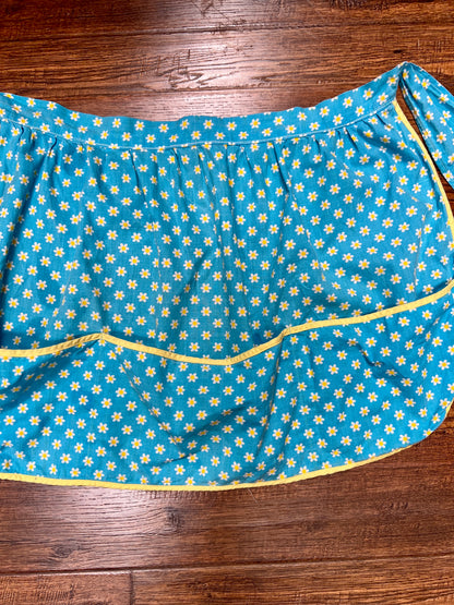 Vintage Cotton Tie Waist Half Apron – Blue Floral Daisy Print with Pockets