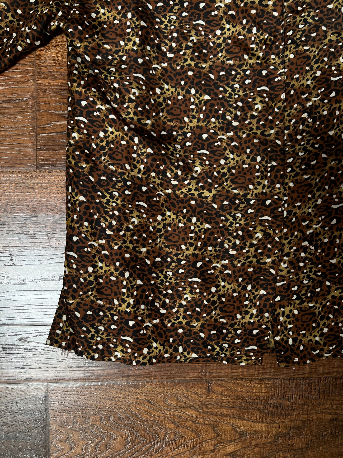 Vintage FY2 100% Silk Blouse - Brown Cheetah Animal Print Button Front - Size Medium