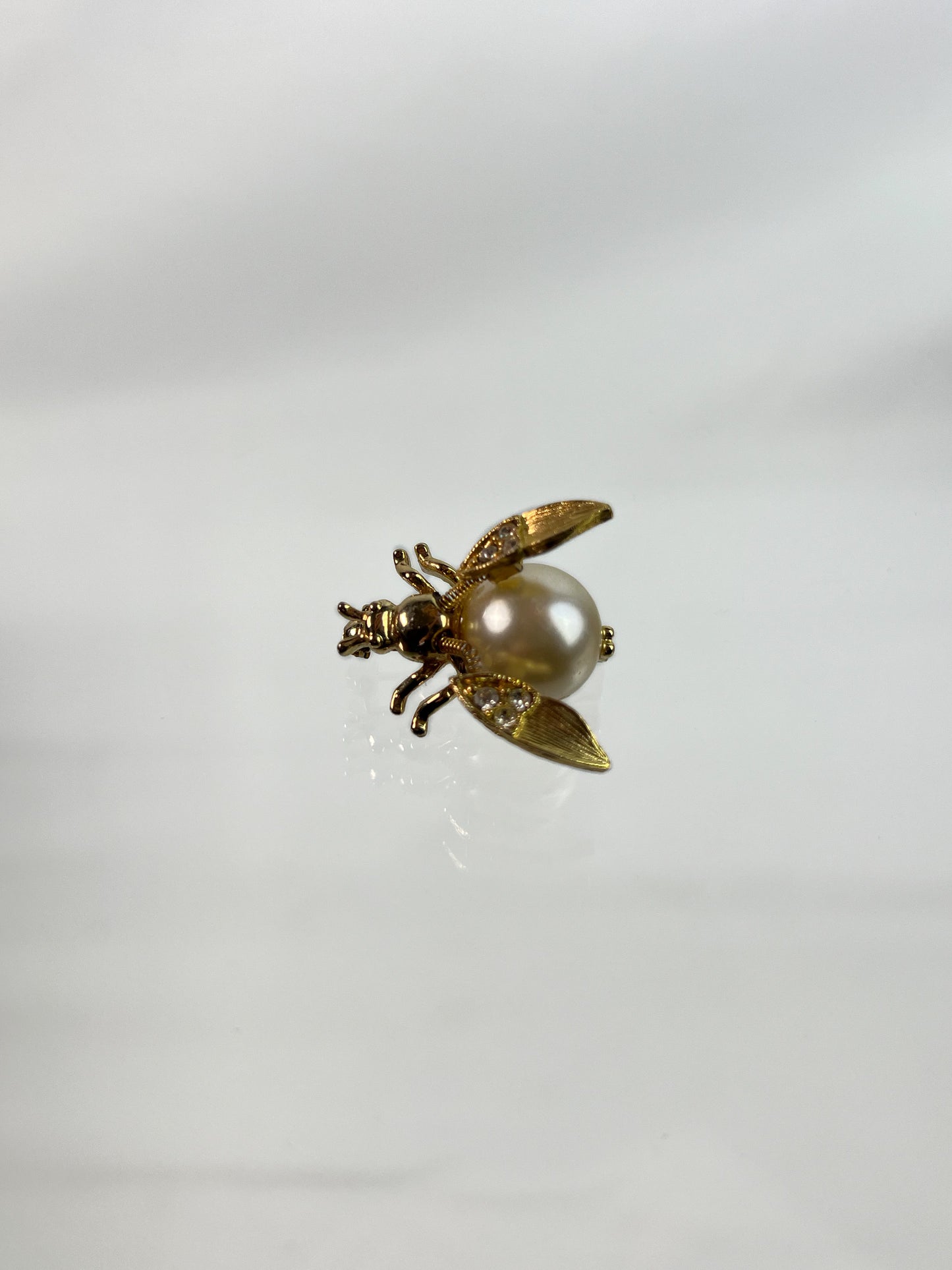 Vintage Jewelry - Brooch - Gold Tone Pearl Bumble Bee - Rhinestone Wings