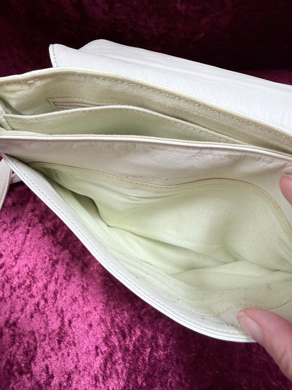 Vintage Y2K Leather Easy Spirit Crossbody Bag – Soft Ivory Organizer Style