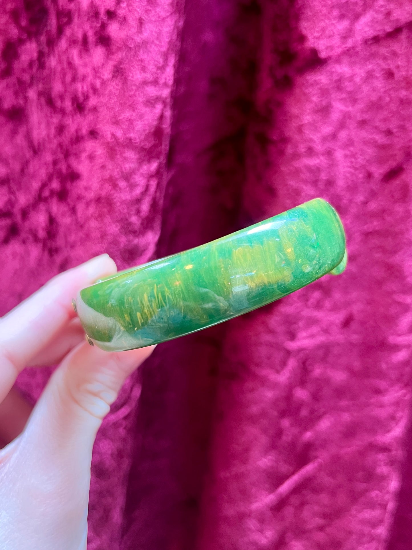 Vintage Jewelry - Chunky Bangle Bracelet - Marbled Spinach Green Bakelite