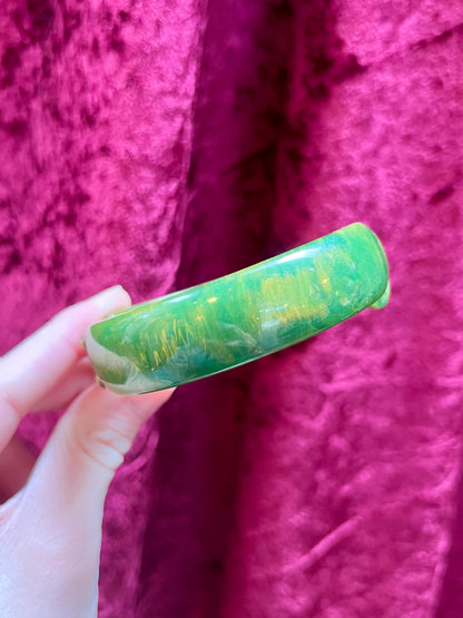Vintage Jewelry - Chunky Bangle Bracelet - Marbled Spinach Green Bakelite