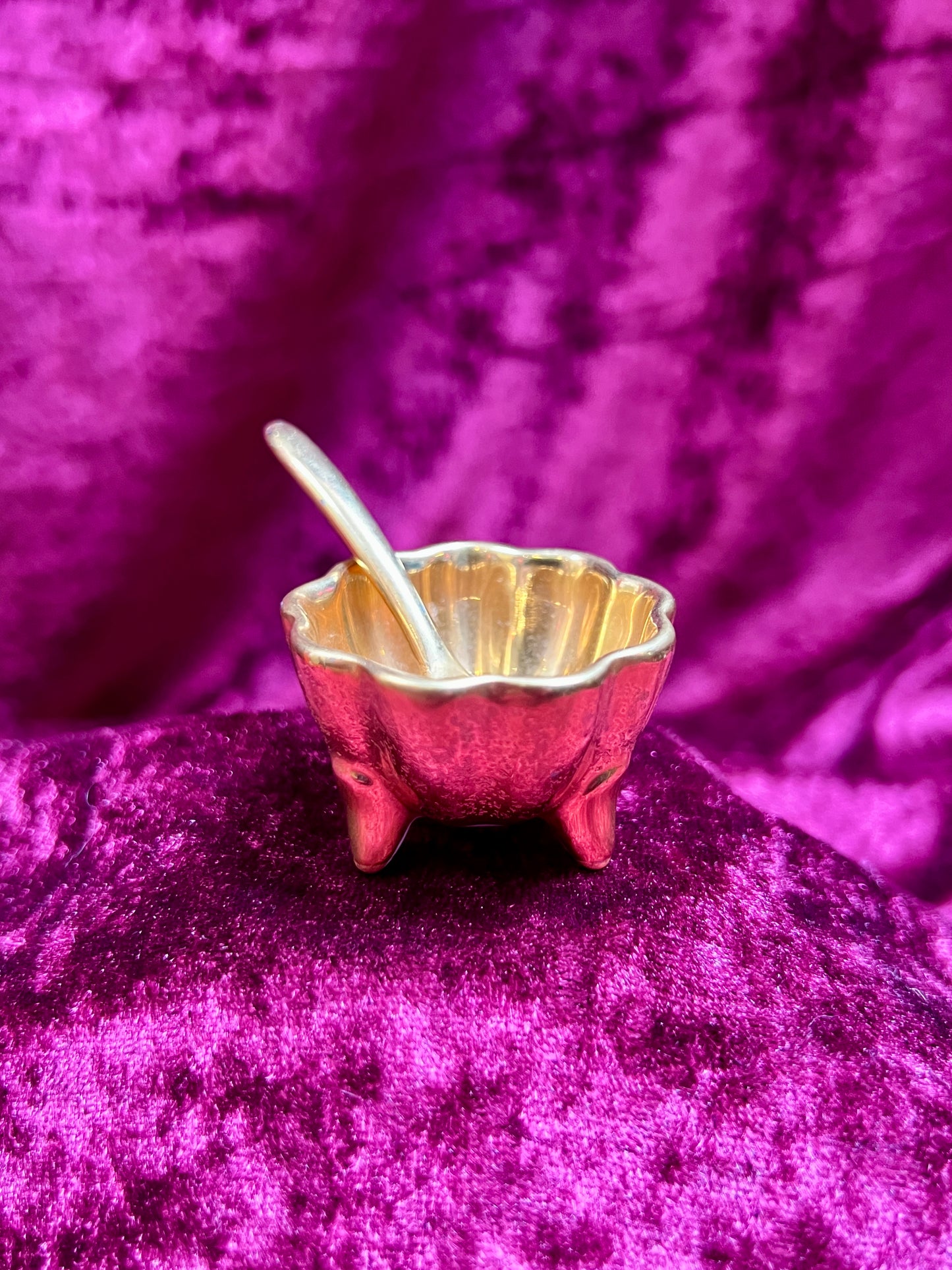 Vintage Kitchen - Porcelain Scalloped Salt Bowl with Spoon - Gold - Footed
