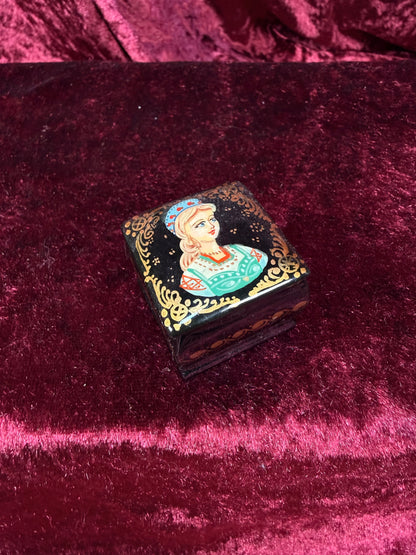 Vintage Miniature Lacquer Trinket Box – Portrait of a Young Woman - Alenushka Palekh Style
