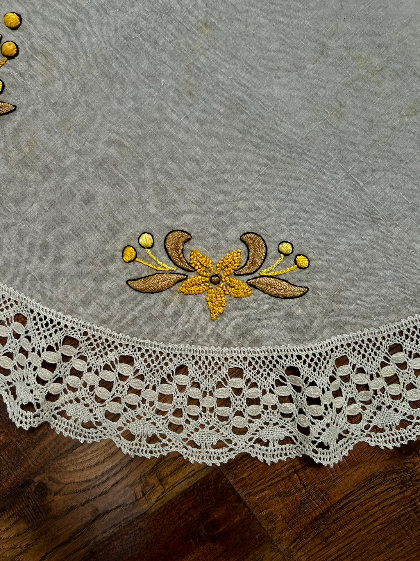 Vintage Circular Linen Table Cover - Harvest Yellow Embroidered Florals Crochet Lace Trim