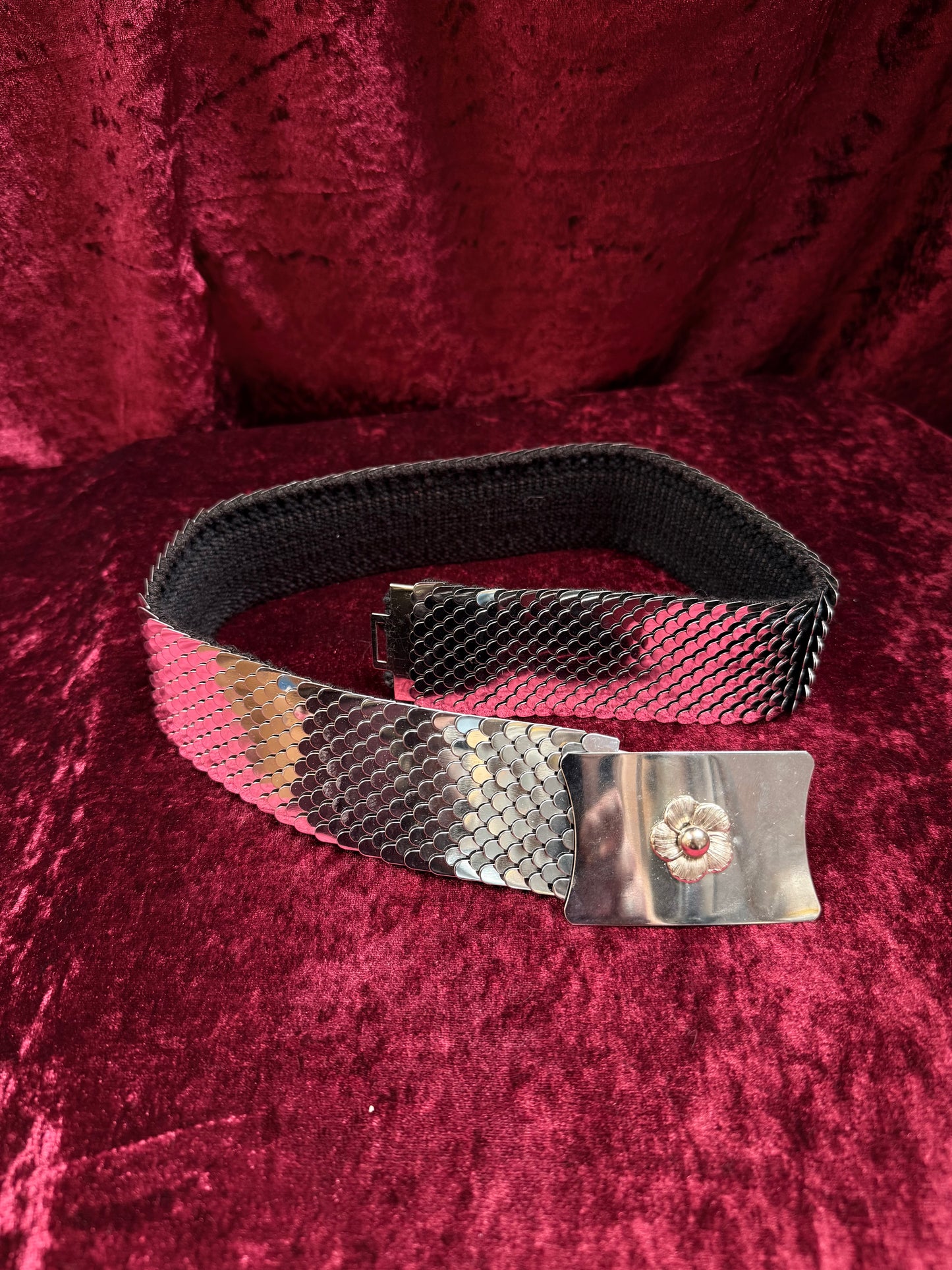 Vintage Accessories - Silver Metal Fish Scale Belt - Floral Belt Buckle
