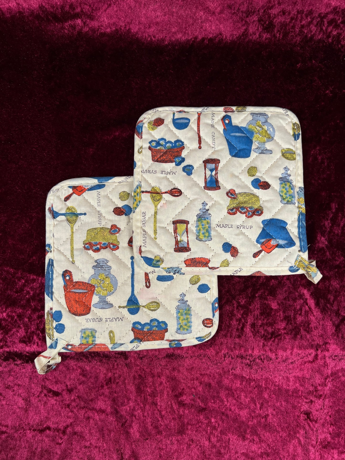 Vintage Cotton Pot Holder Set - Mid Century Blueberry Breakfast Print in Cream