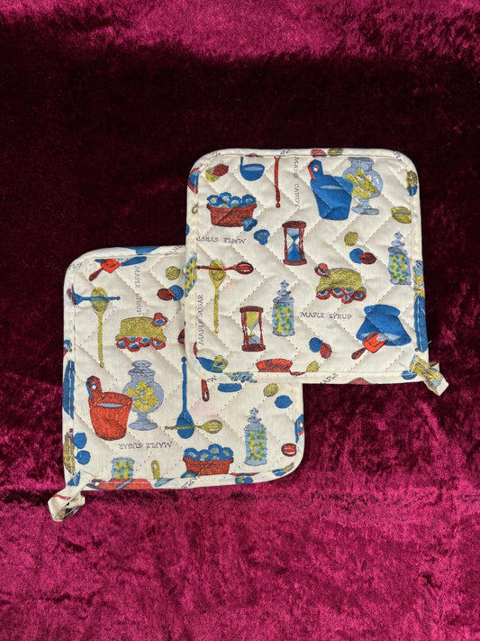Vintage Cotton Pot Holder Set - Mid Century Blueberry Breakfast Print in Cream