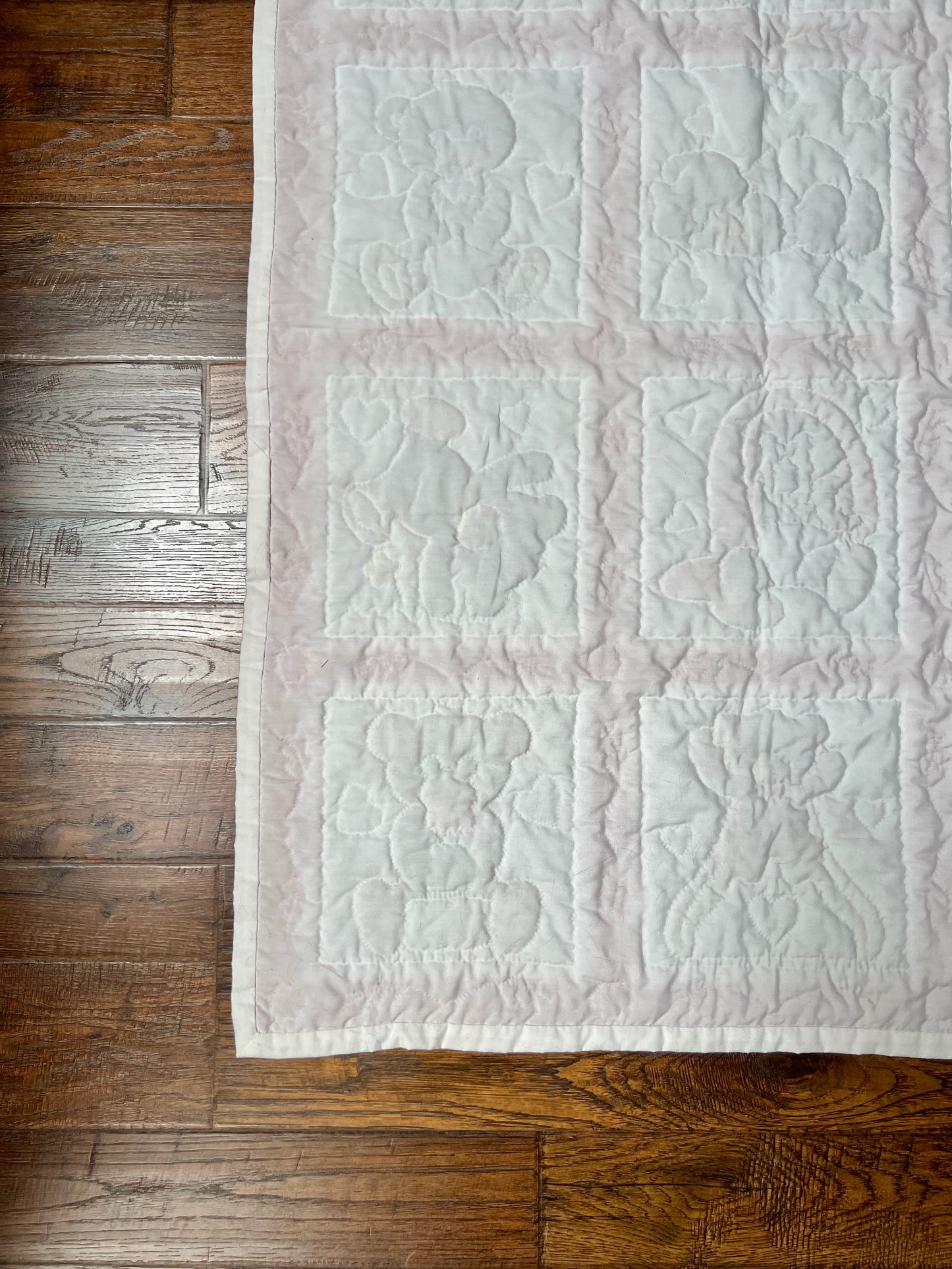 Vintage Cotton Baby Quilt – Anthropomorphic Teddy Bear Patchwork Nursery Blanket