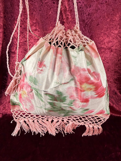 Vintage Floral Fabric Handbag – Crochet Trim Tassel Pouch