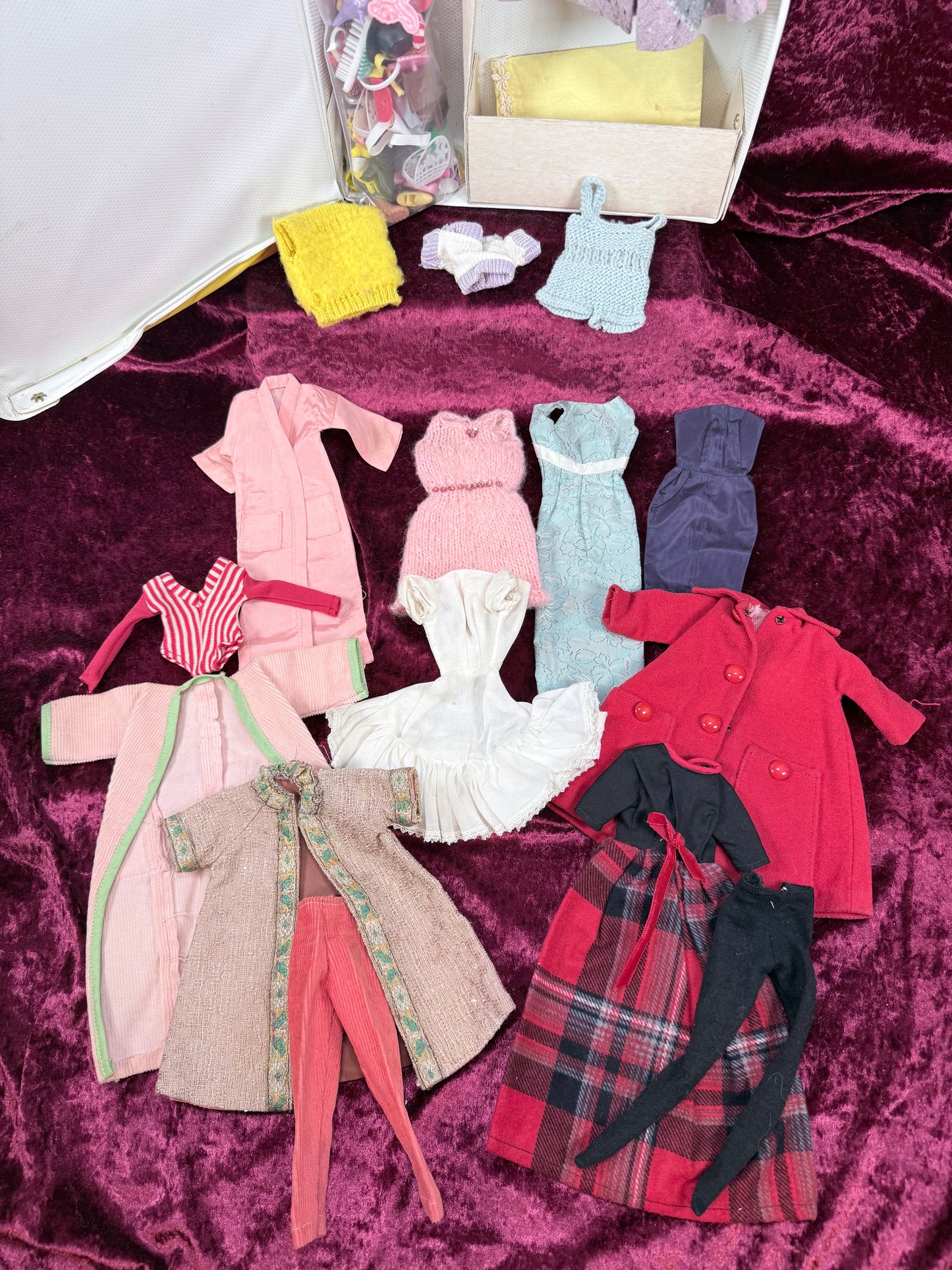 Vintage Vinyl Fashion Doll Case – Mixed Barbie Clothing, Shoes & Accessories