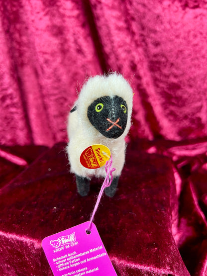 Vintage Collectibles - Miniature Stuffed Toy - Snucki the Sheep - 1520/11 - Steiff - Germany