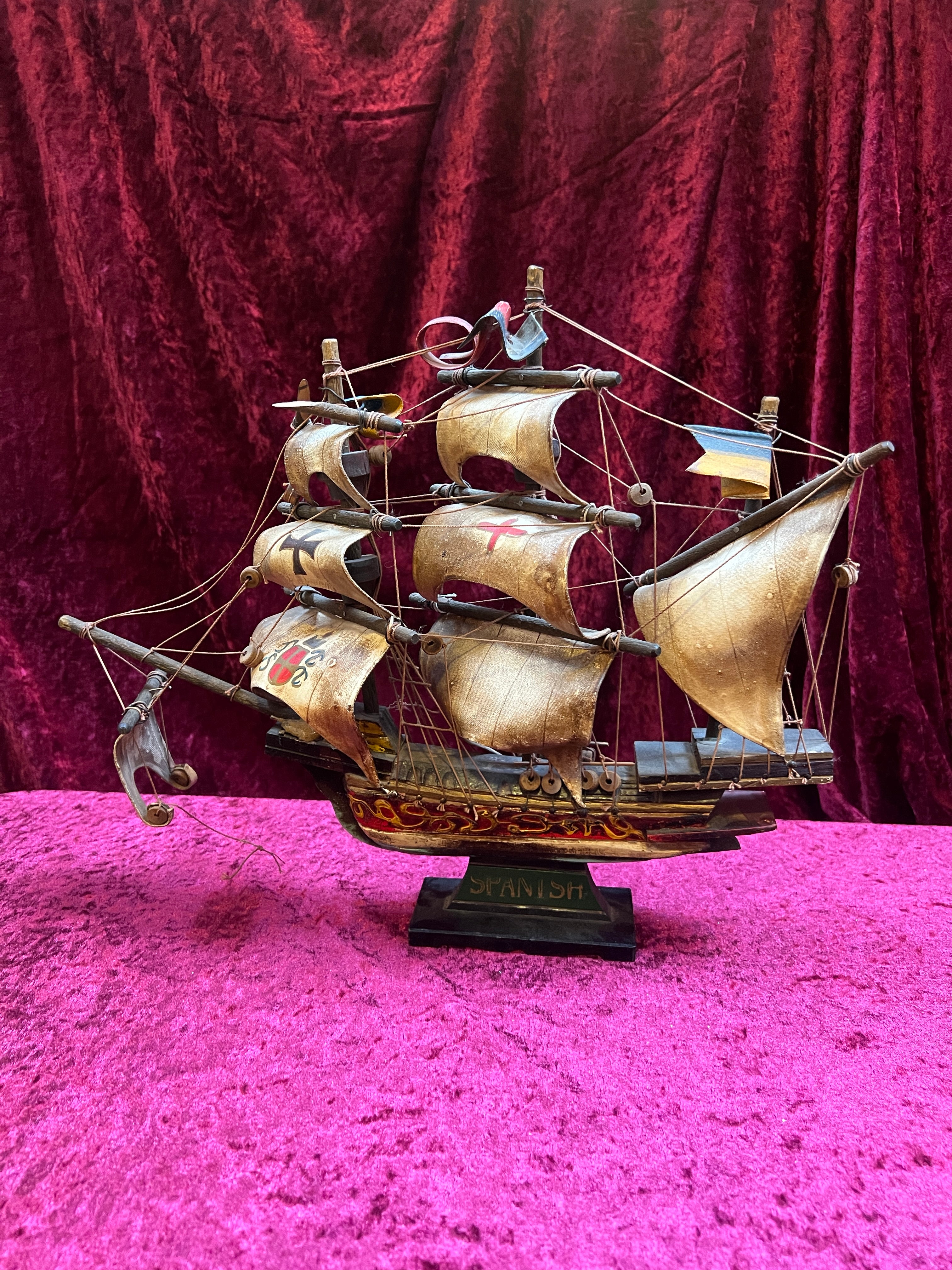 Vintage Home Decor - Carved Wood Replica Carrack Ship - Santa Maria ...