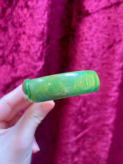 Vintage Jewelry - Chunky Bangle Bracelet - Marbled Spinach Green Bakelite
