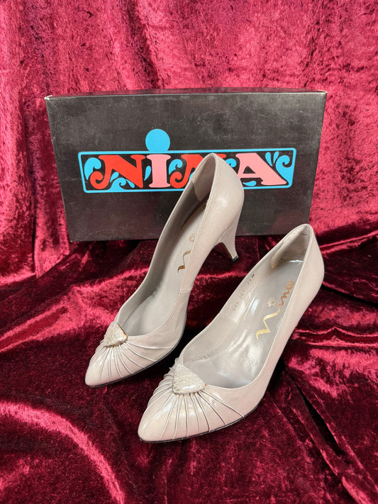 Vintage Shoes - Nina Brand - Gray Pleated Leather Pumps - Genuine Leather Made in Spain - Size 7.5 - 1980s Style