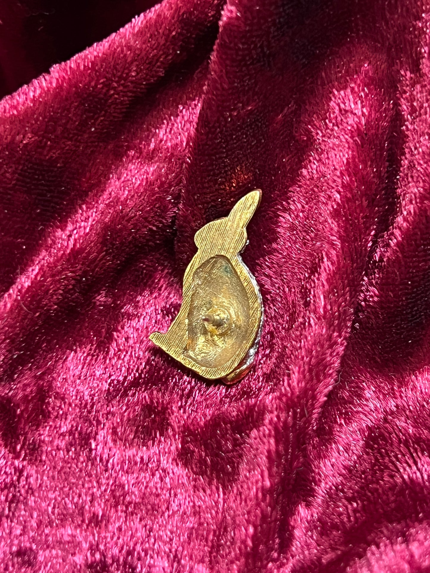 Vintage Jewelry - Pin / Brooch - Gold Tone Metal - Clear Rhinestones - Green Eye Bunny Rabbit