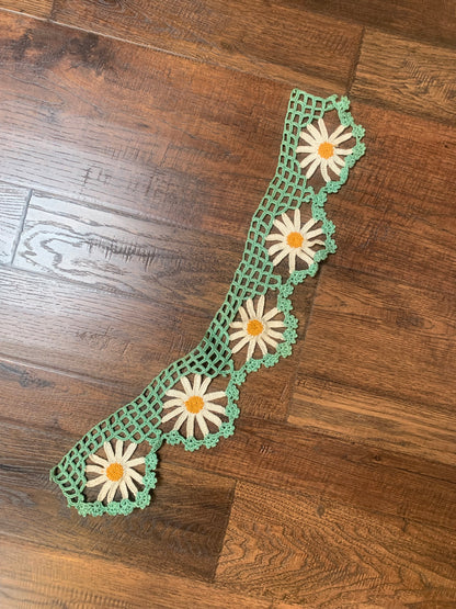 Vintage Trimmings - Crochet Daisies Collar