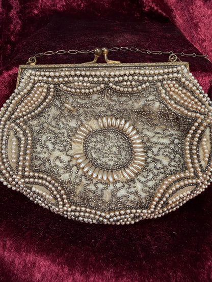 Vintage 1940s Intricately Beaded Evening Purse – Kiss Lock Chain Strap Handbag