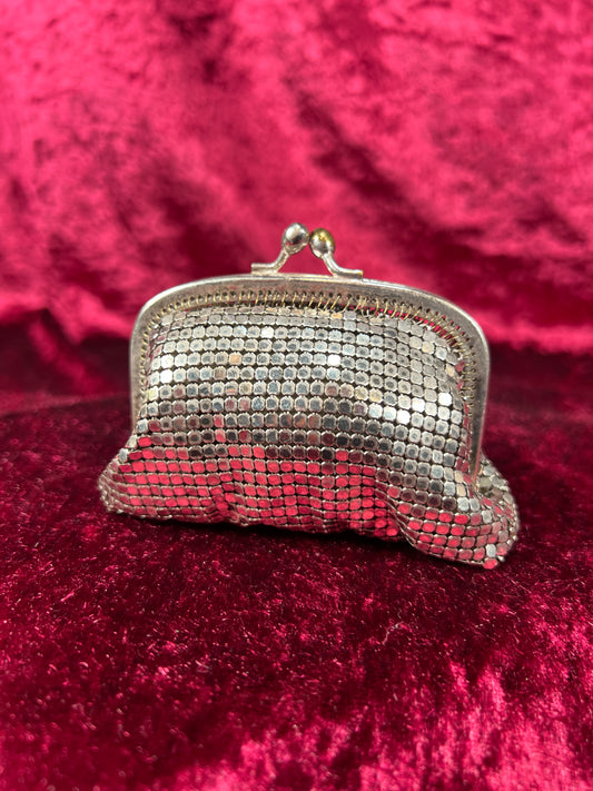 Vintage Accessory - Coin Purse - Silver Metal Mesh - Kiss Lock Closure