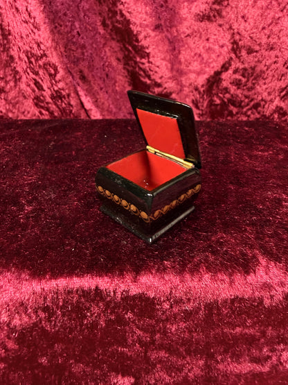 Vintage Miniature Lacquer Trinket Box – Portrait of a Young Woman - Alenushka Palekh Style