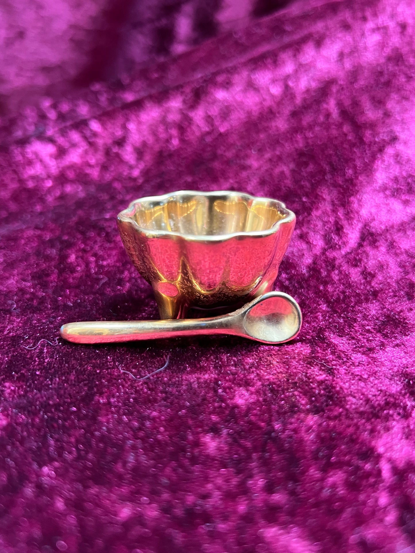 Vintage Kitchen - Porcelain Scalloped Salt Bowl with Spoon - Gold - Footed