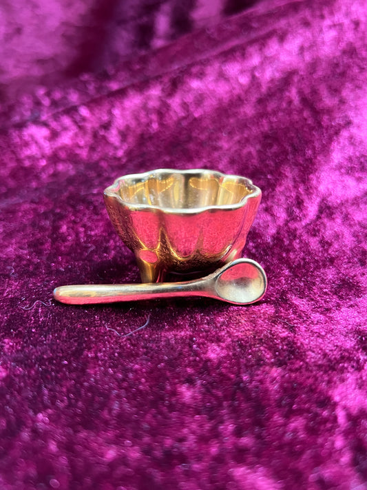 Vintage Kitchen - Porcelain Scalloped Salt Bowl with Spoon - Gold - Footed