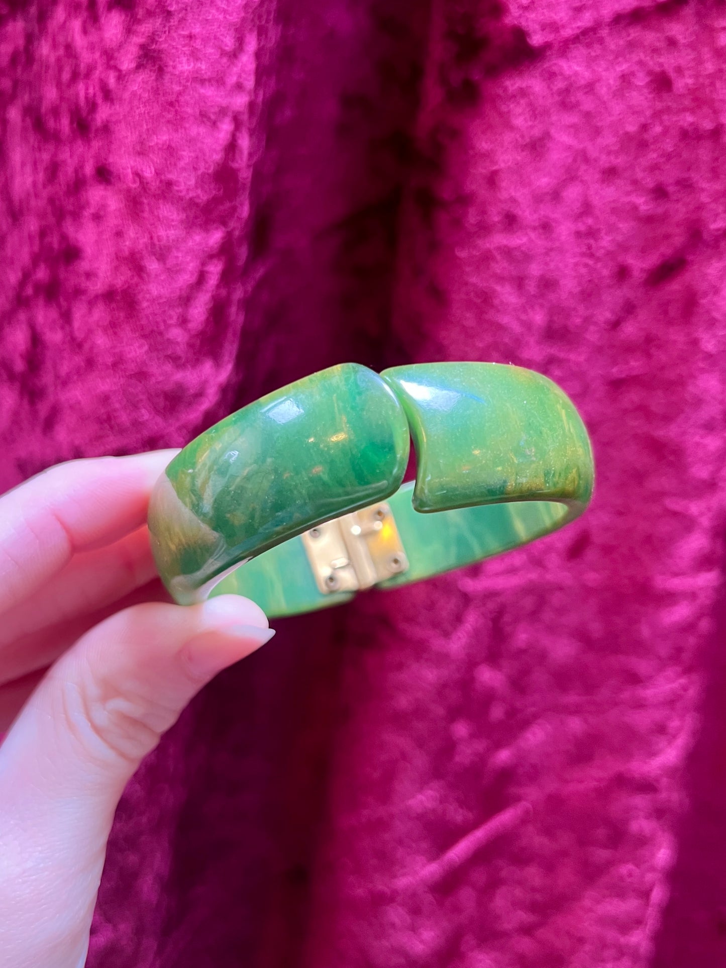Vintage Jewelry - Chunky Bangle Bracelet - Marbled Spinach Green Bakelite