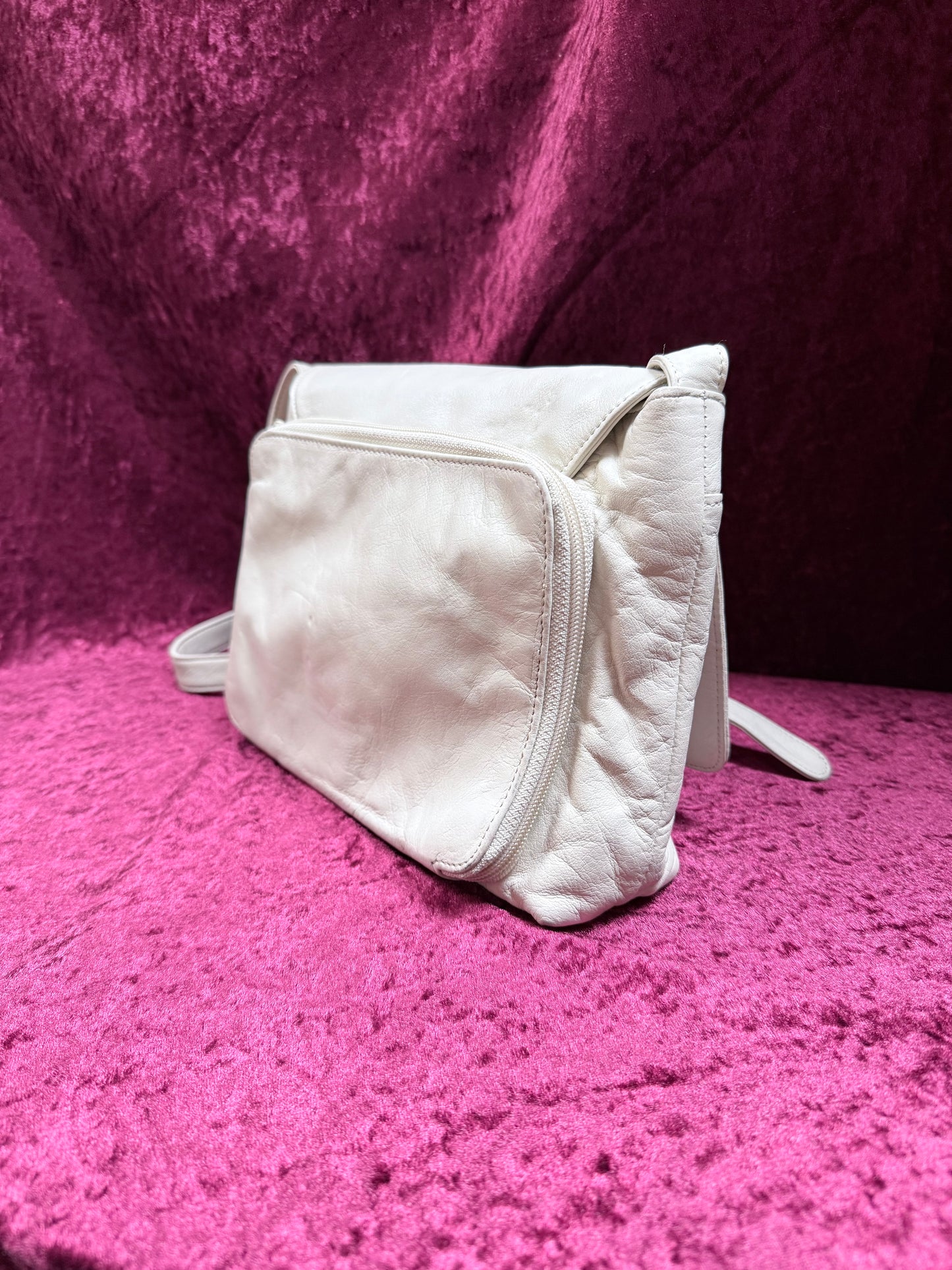 Vintage Y2K Leather Easy Spirit Crossbody Bag – Soft Ivory Organizer Style