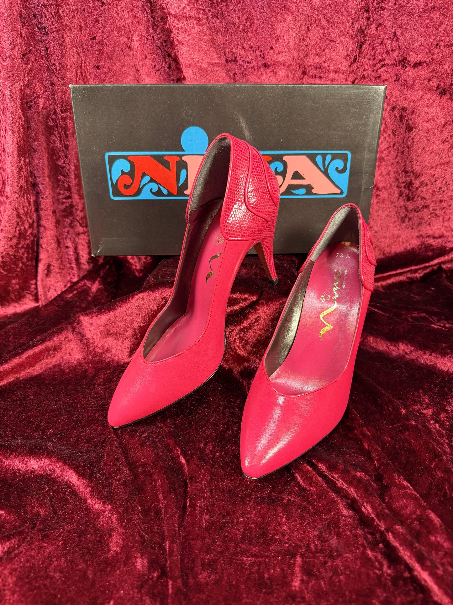 Vintage Shoes - Nina Brand - Hot Pink Leather Pumps - Genuine Leather Made in Spain - Size 7.5 - 1980s Style