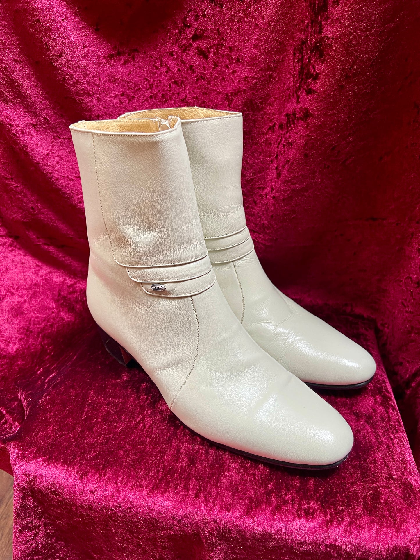 Vintage Shoes - Western Style Ankle Boots - Genuine Leather - White - Size 11.5 / 12 - Besserro