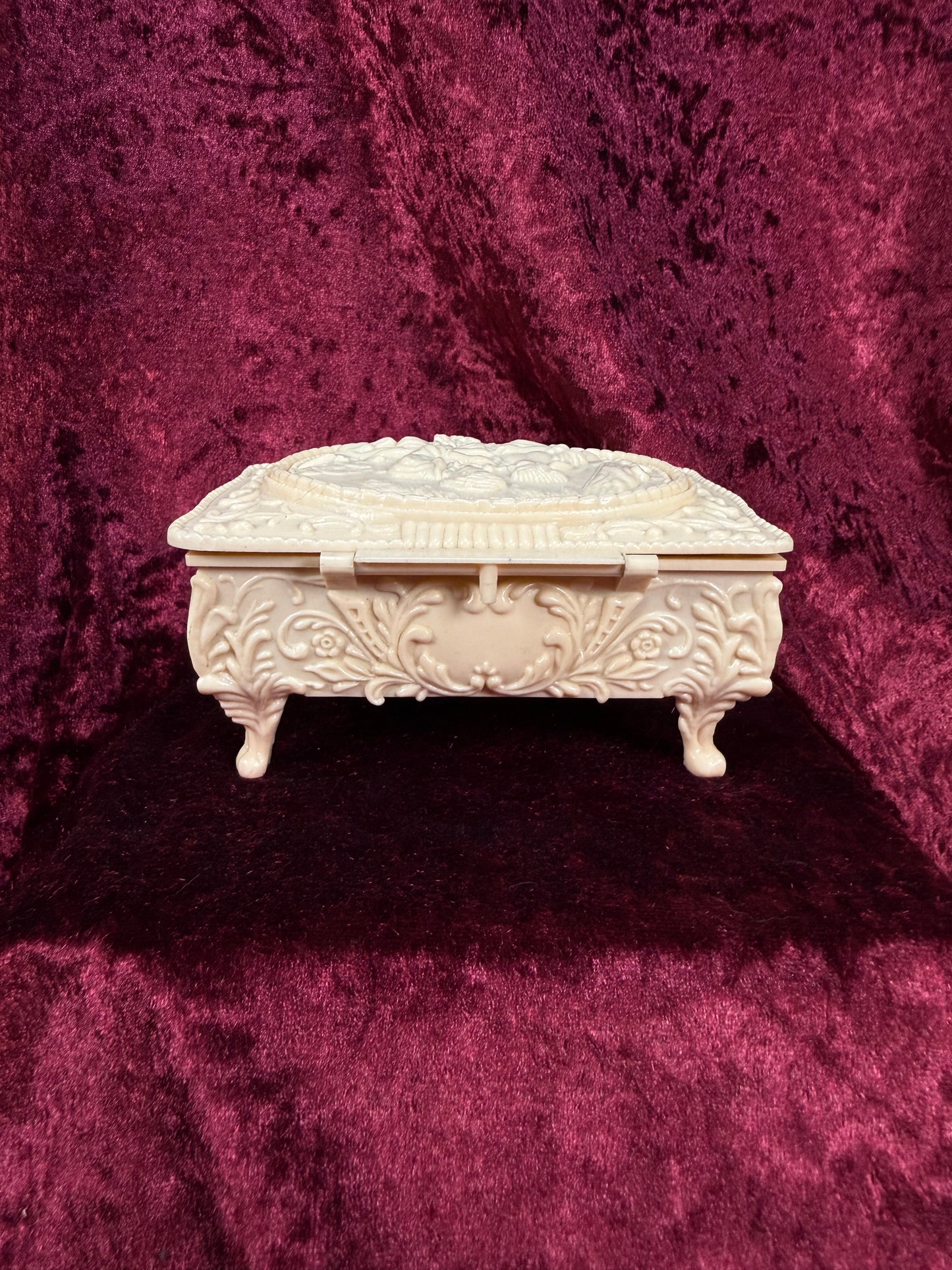 Vintage Cream Plastic Jewelry Box – Romantic French Couple Trinket Case