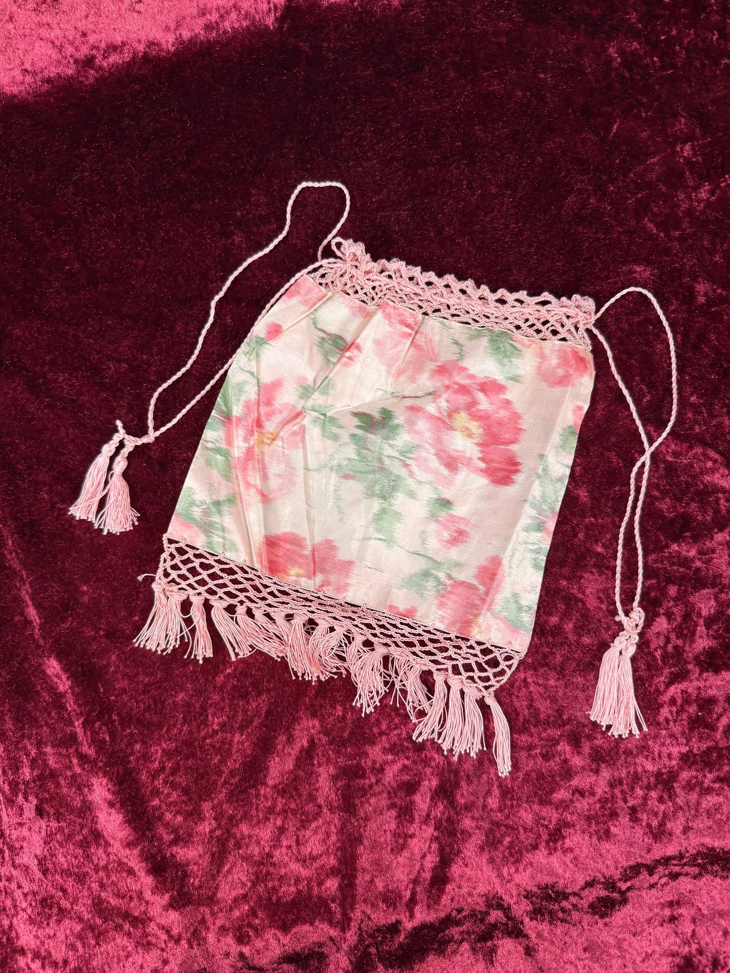 Vintage Floral Fabric Handbag – Crochet Trim Tassel Pouch