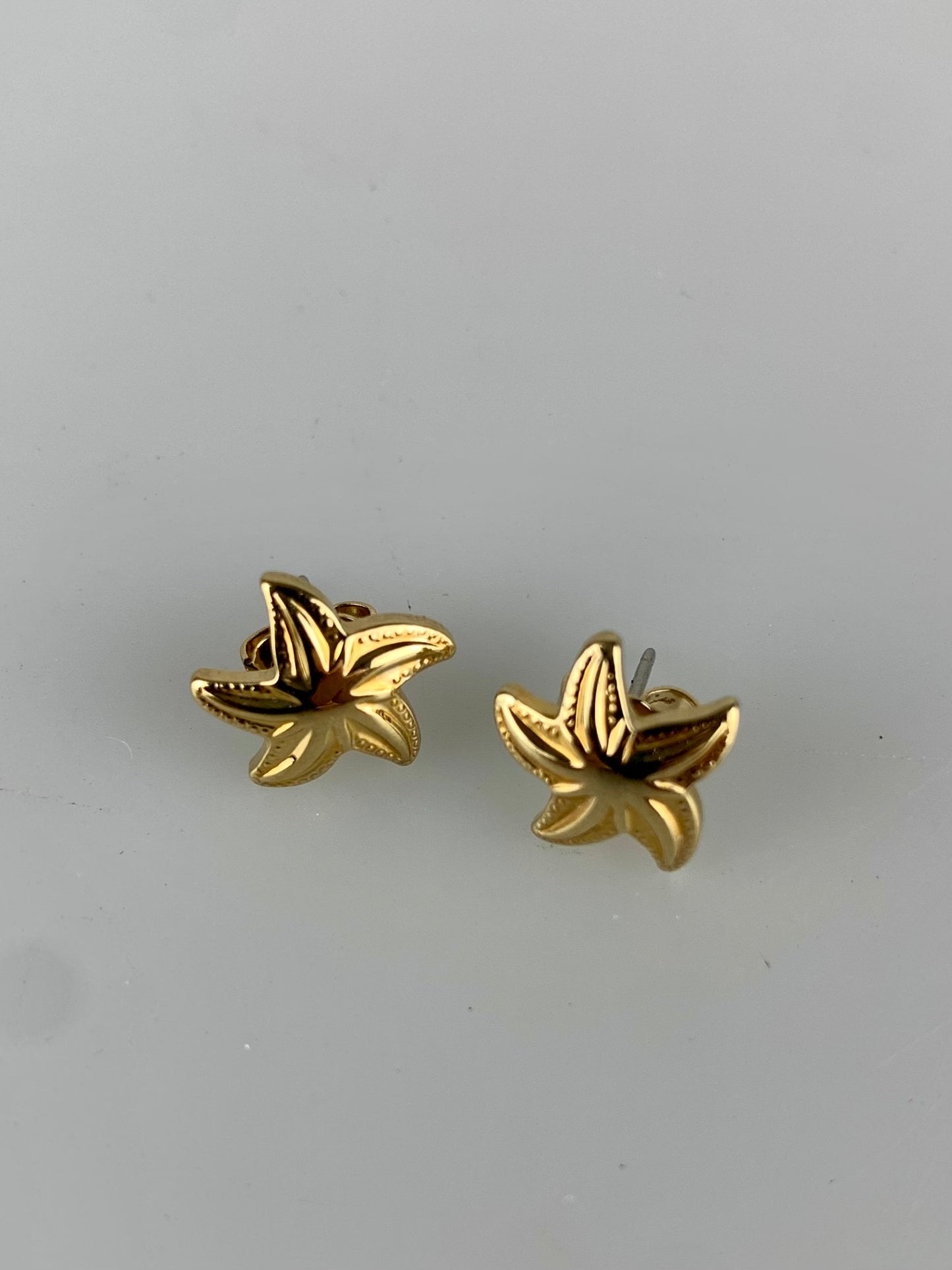 Vintage Avon Gold Tone Starfish Stud Earrings