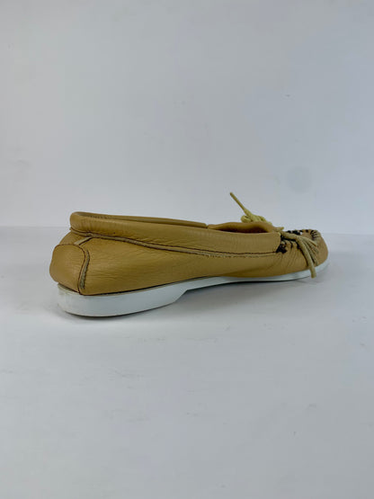 Vintage Shoes - Minnetonka Moccasin - Tan Leather - Beaded Thunderbird - 8 1/2