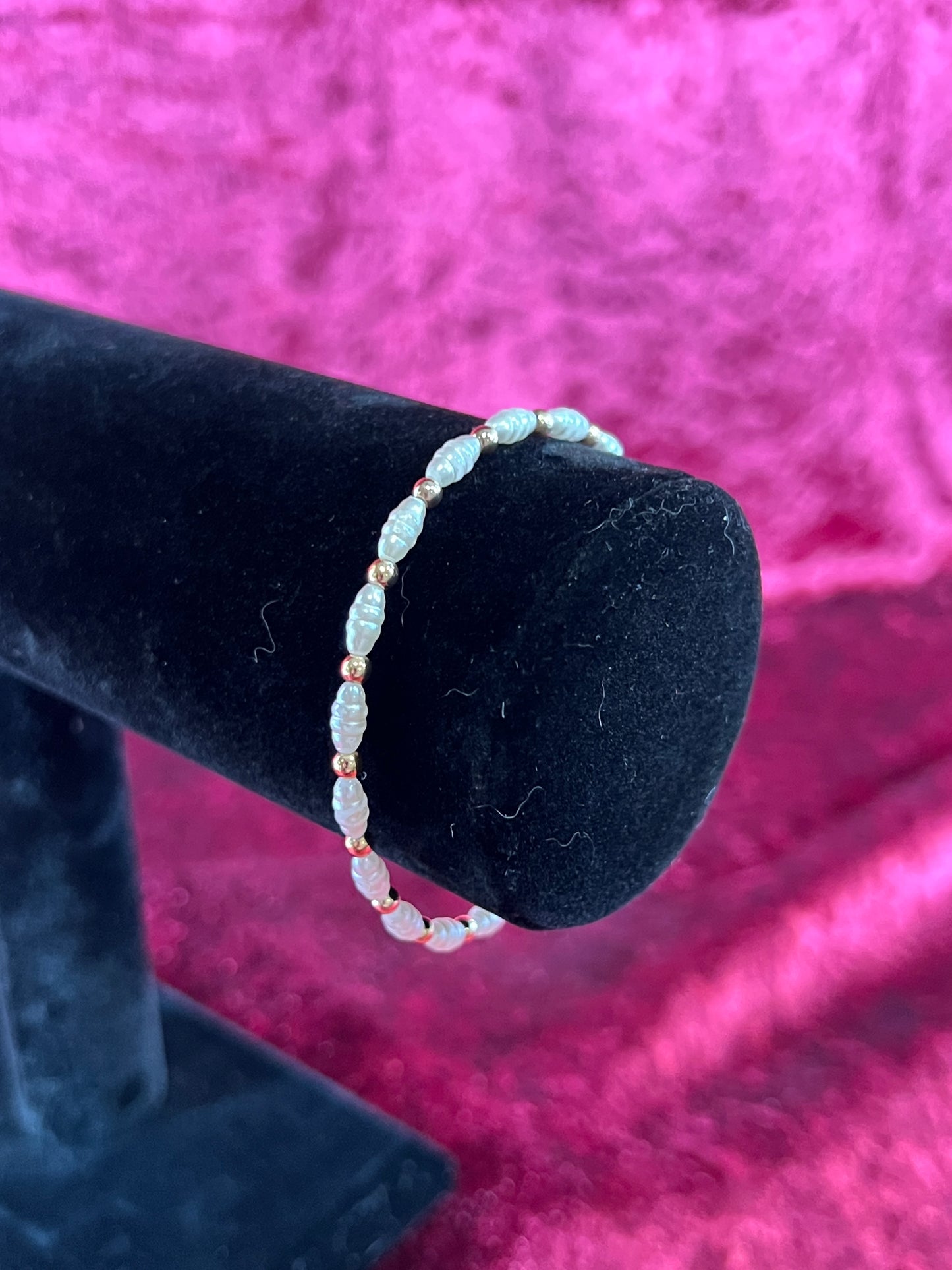 Vintage Jewelry - Bracelet - Gold Tone - Dainty Faux Pearls - 7.25"