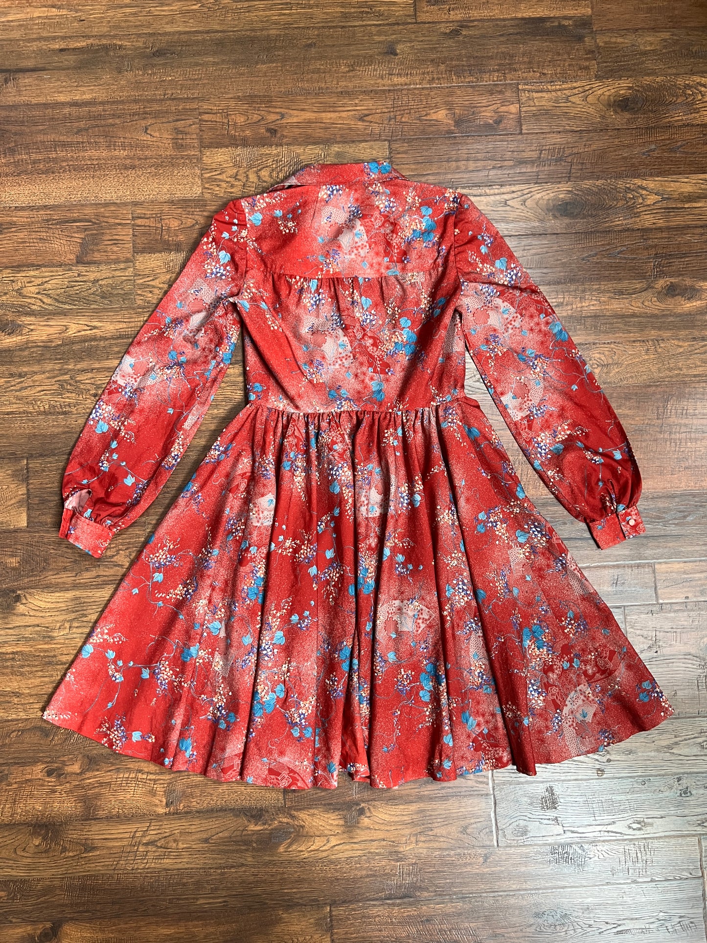 Vintage Clothing - Long Sleeve Fit and Flare Shirt Dress - Mid Century Floral Pattern on Red - Medium