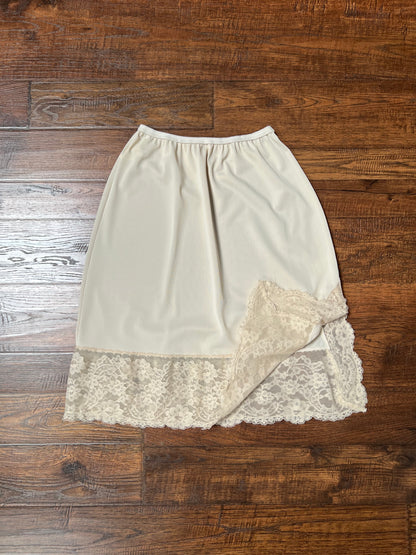 Vintage Clothing - Knee Length Skirt Slip - Nude - Floral Lace Hem - Short Leg Slit - Small - Aristocraft