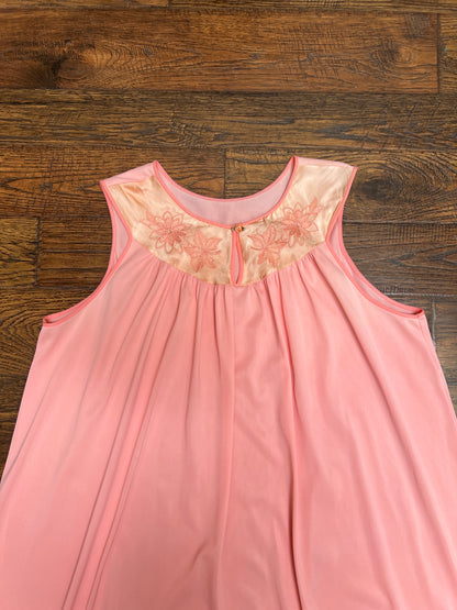 Vintage Clothing - Sleeveless Shift Nightgown - Keyhole Cutout with Rosette Button - Peach Pink - Medium